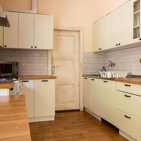 Wrzeszcz Spacious House By Bookinghost